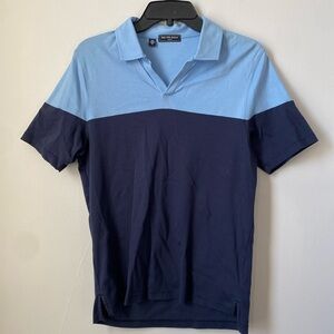 Saks Fifth Avenue men’s short sleeve 100% cotton modern shirt, size small. Blue